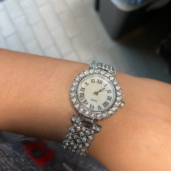 BRAND NEW SILVER Tone Rhinestone Round Watch Women - Picture 7 of 7